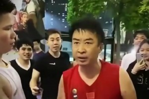 大哥怼年轻人：你要跟我比球技我就跟你比存款😏1000万！